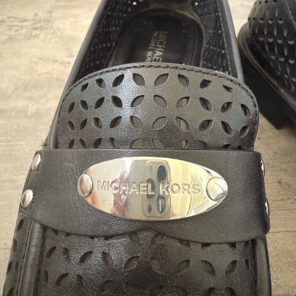 Michael Kors Finley womens black leather perforated loafers size 7M - Picture 5 of 12